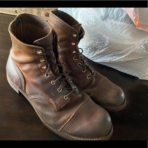 Red Wing IRON RANGER
MEN'S 6-INCH BOOT size 12